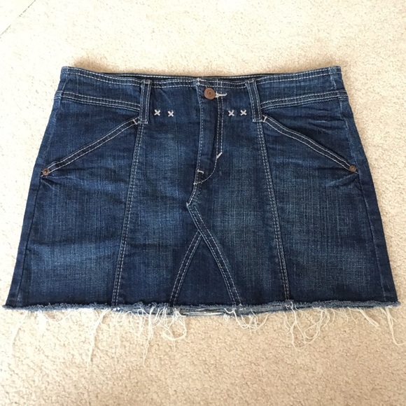 Levi's Dresses & Skirts - Levi’s Denim Notched Frayed Raw Hem Mini Skirt-27